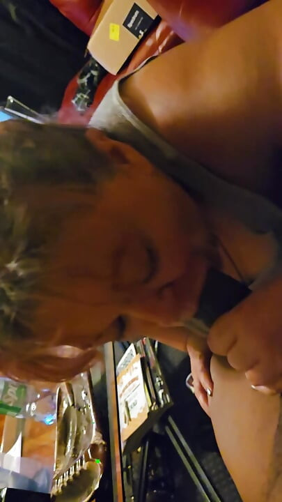CEWEK SEMOK KULIT PUTIH NYEPONG BESAR PRIA KULIT HITAM DAN TELAN SPERMA