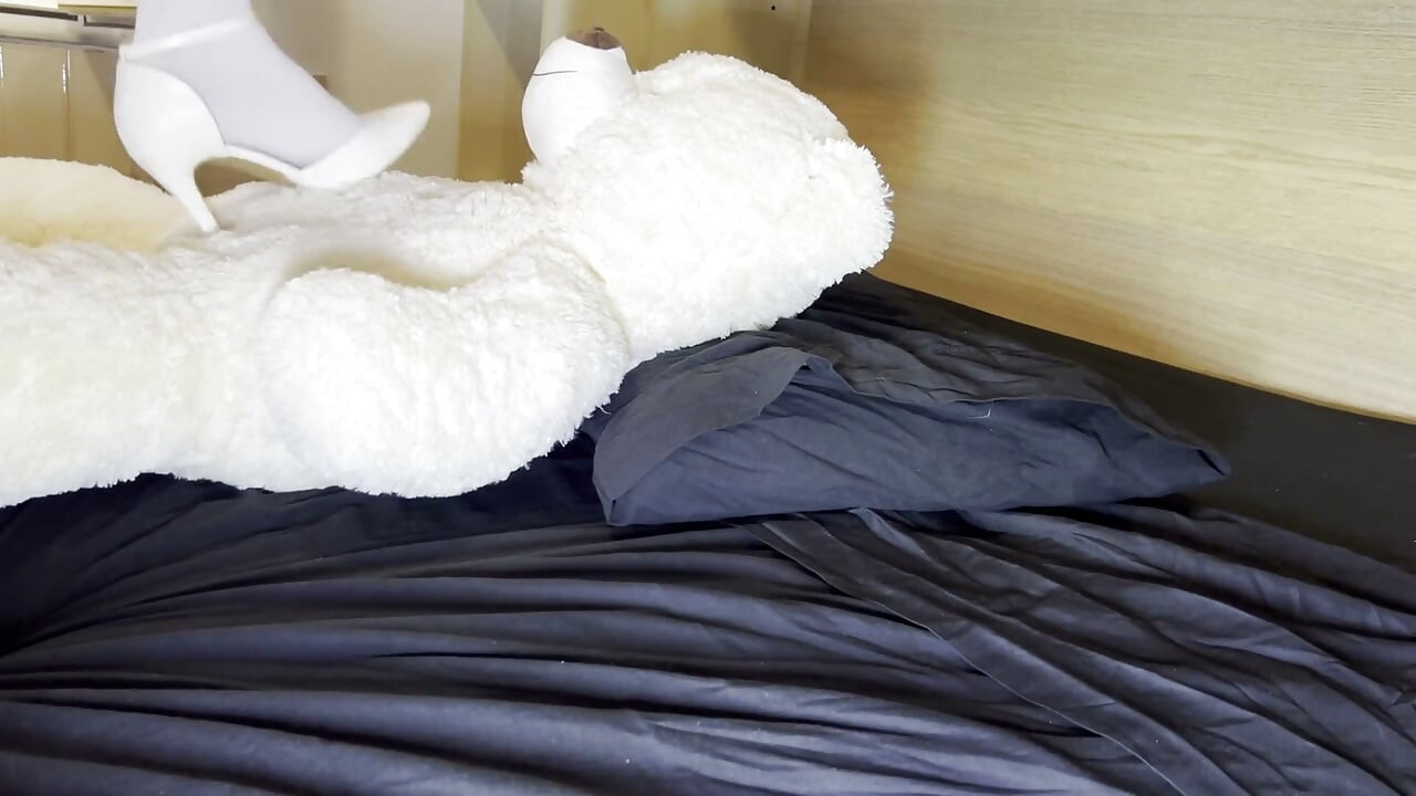 Heels Trample Teddy EP. 1