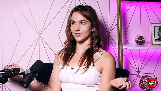 Ophelia fae si lesbian yang super hot di dunia hiburan dewasa