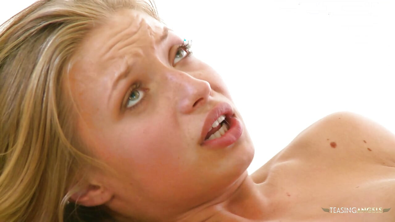 Eine süße massage von der gut ausgestatteten masseuse machte Alyssa Branch verzweifelt, gebohrt zu werden