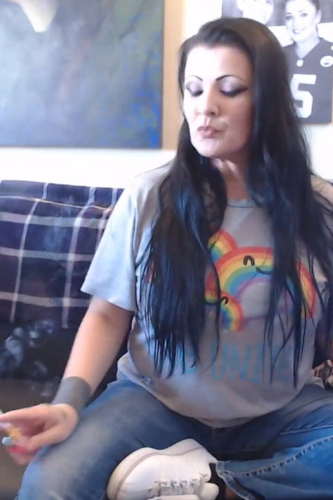 Mocking the obsessed smoke lover