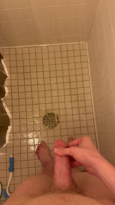 在淋浴时快速撒尿 1