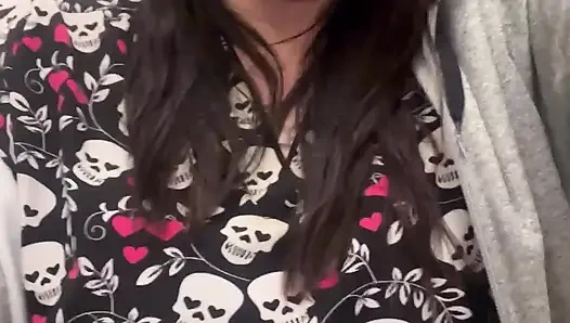 Yaramaz hemşire umumi tuvalette fışkırtıyor