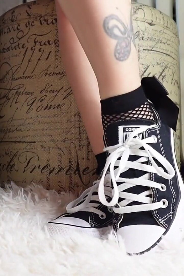 Converse & Fishnets