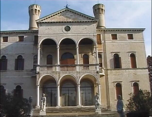 Awek kecil molek suka dildo sukakan zakar dalam pantat