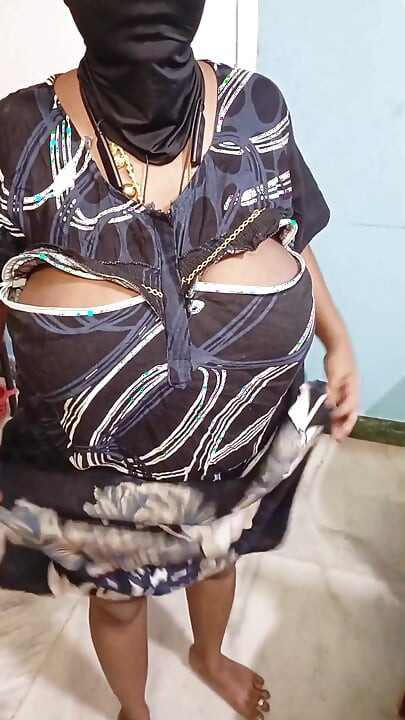Milky Big Boobs Indian Desi Aunty