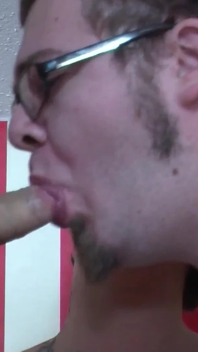 Must-see moment from "Computer Nerd teilt seine Frau mit seinem besten Freund"