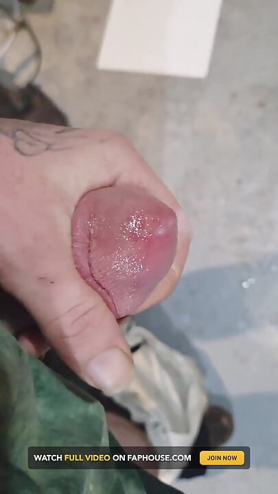 Strzelanie, tryskający cumming duże ładunki