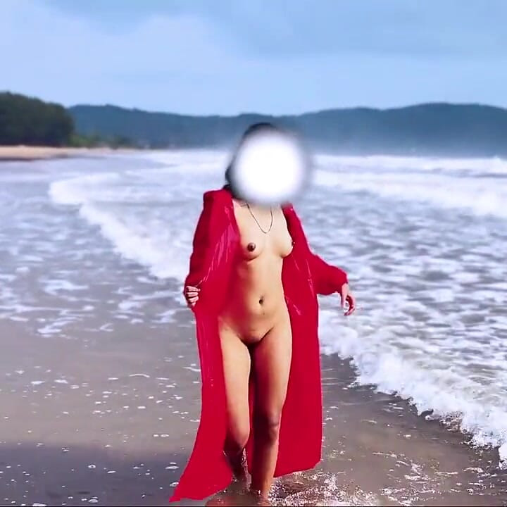 Public Beach Masturbate and Squirt
