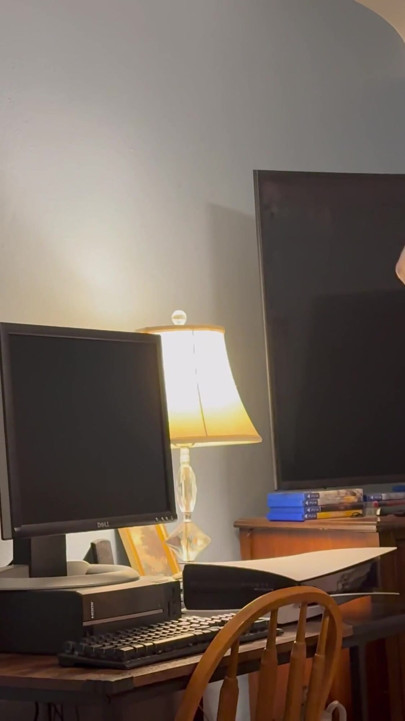 Madura chupa polla y consigue su boca rebosante de mucho semen | Clip 1