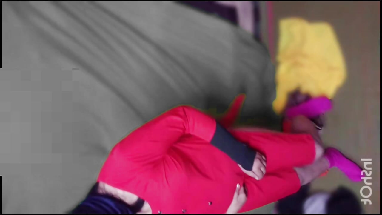 Mine was very angry, my stepbrother surprised me to see her, she was lying naked. He came and asked me to press the big boobs