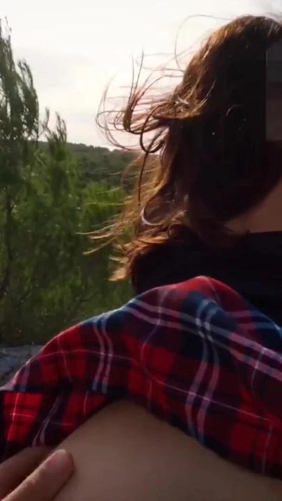 难忘的时刻，“穿着短裙的学生骑鸡巴直到空荡荡”