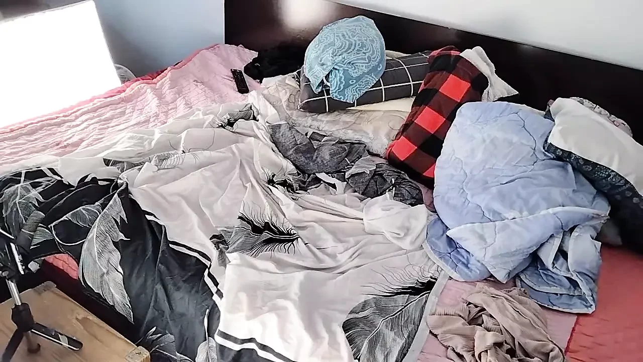 Une belle-mère amateur lèche de la crème glacée