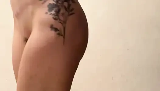 Sesi pelembab hotel - pertunjukan payudara, memek & pantat!