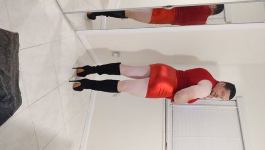 Seksowna szalona w czerwonej gorącej sukience