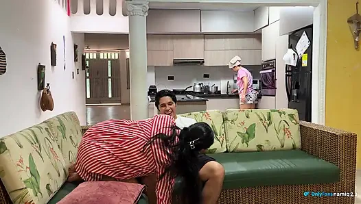 Das ist die beste freundin meiner ehefrau und ich habe sie vor ihr gefickt!