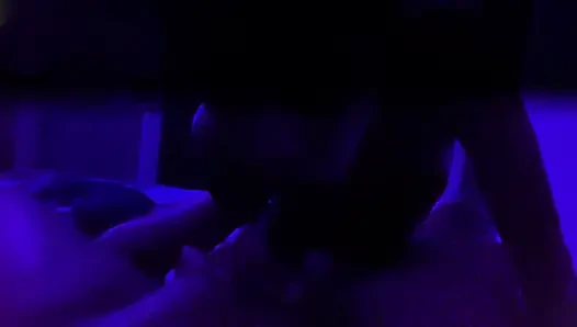 ICH FICKE MEINE STIEFBRÜDER AM SELBEN TAG, ICH LIEBE ES, IHRE SCHLAMPE ZU SEIN