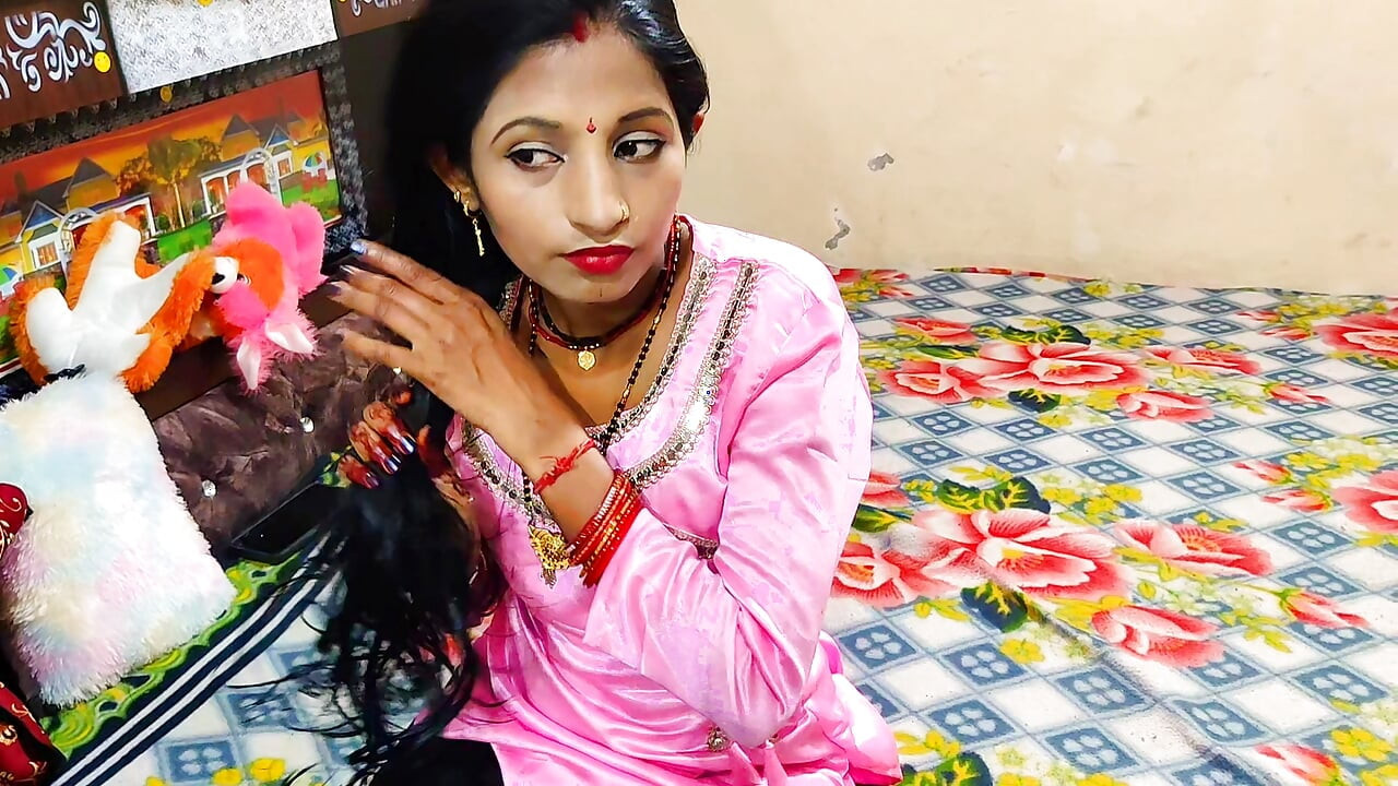 Komal started saying that she was not enjoying her pussy, her hat was not reaching her pussy, and she asked her brother-in-law f