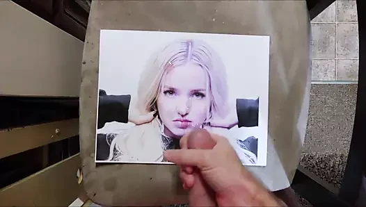 Dove Cameron boşalıyor 04
