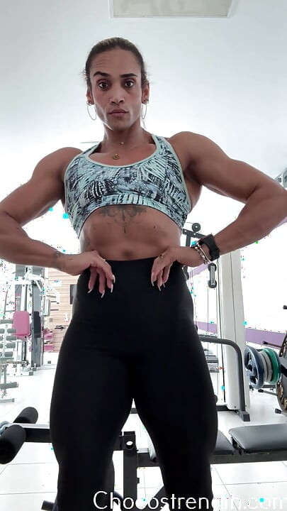 Black milf shakes core with merciless tightness