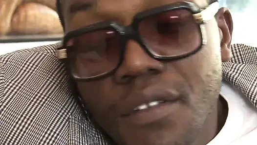 Ей нравится папочкина сцена 3 юная брюнетка Мила Jade любит трахаться с большим черным членом ее отчима