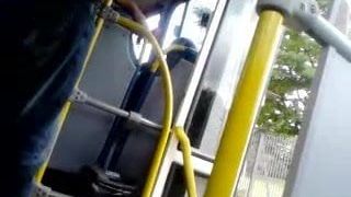 Bunda perfeita no ônibus