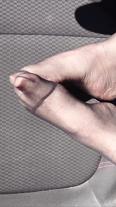 Feet of Nylonjunge in Pantyhose in Car