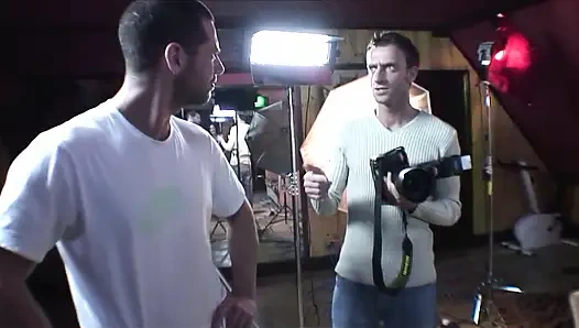 Persetubuhan threesome mengerang keras nakal