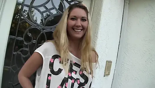 Alysha Rylee loves to play her horny pussy with vibrator and sucks huge cock