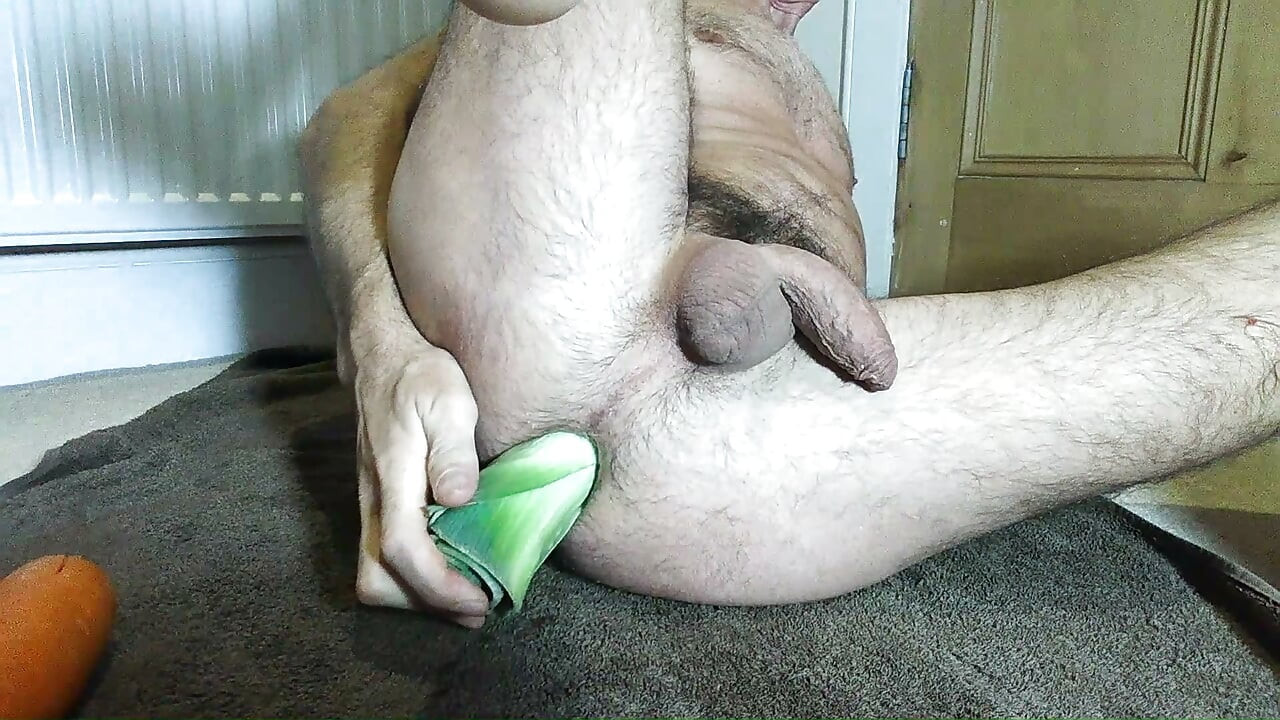 Fucking My Hole Deep with Huge Veg Til I Cum From It Twice