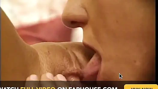 Lesbian sange saling jilat dan ngentot memek satu sama lain dengan bahagia