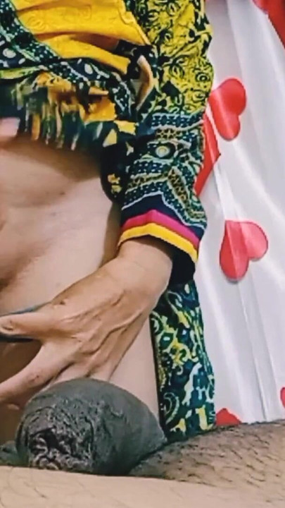 Nezaboravan trenutak iz filma "Seksi slatkica s uskom pičkom jebe se s dečkom"