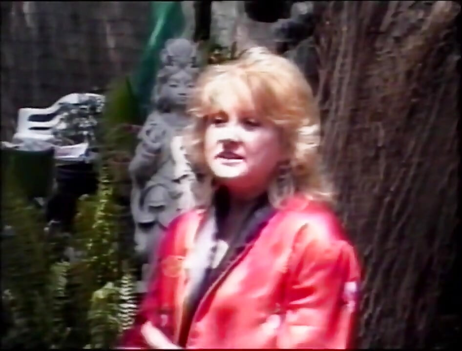 Grote zwarte pik en blonde milf houden van ... Sperma in de mond