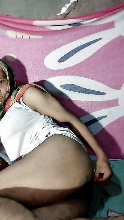 Hijab shemale fucks with eggplant and masturbation