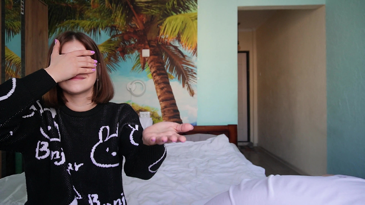 流行的在线游戏在视频博客期间变成继兄弟和继妹之间的性爱