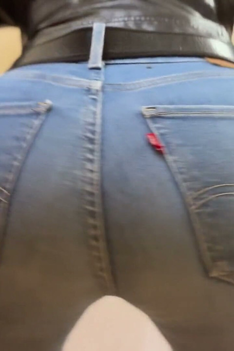 Поклонение заднице Levi's Jeans от тугого до полностью обвисшим