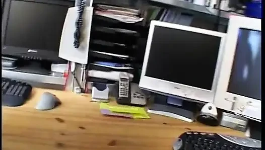 Blondes teen weiß, wie man den schwanz ihres liebhabers befriedigen kann
