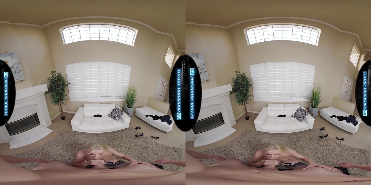 Dodelijke hardcore vr - geile vrouw naast de deur Cherry Kiss verwelkomt je in de buurt met haar poesje