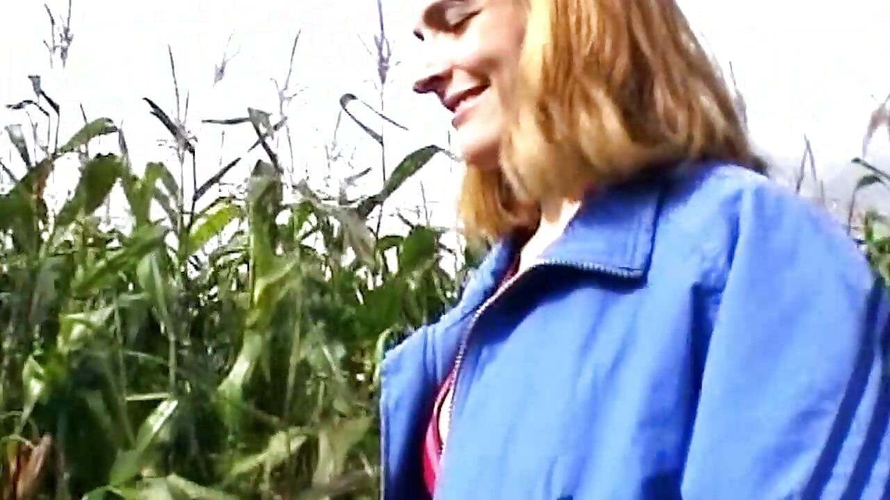 Massive Corn Cob Stretching Gaping Pussy Wide Open Outdoors
