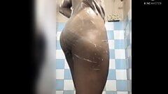 Xchaya fingering her pussy in shower
