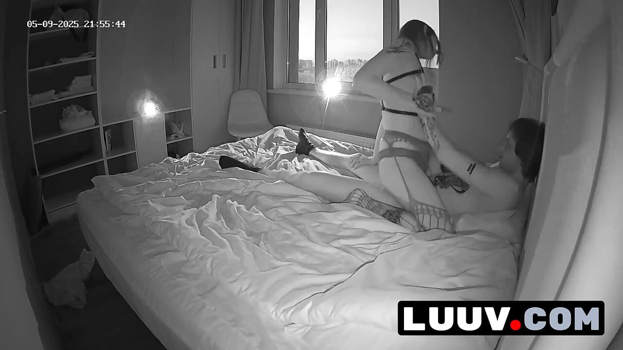 LUUV. Intimate, money, and exhibitionists behind a young couple