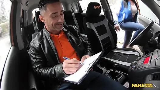 Fake Driving School - Adriana Rys обожает дорожный минет