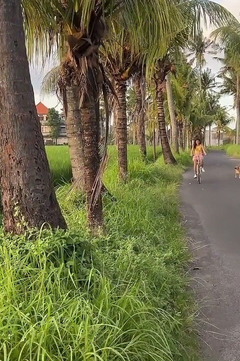 Mulțumită unui străin cu pizda mea după ce m-a ajutat cu My Bike - ejaculare înăuntru