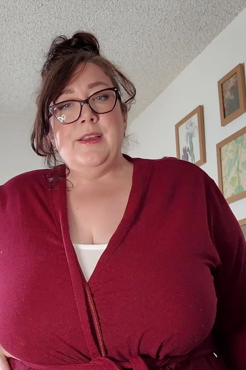 Meia-calça milf vizinha ajuda você a relaxar com seu perfume