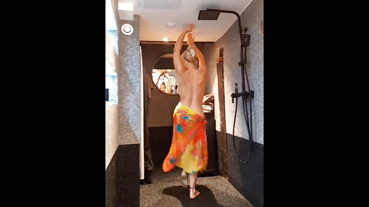 Selena's Beautiful Half Naked Dancing Posing
