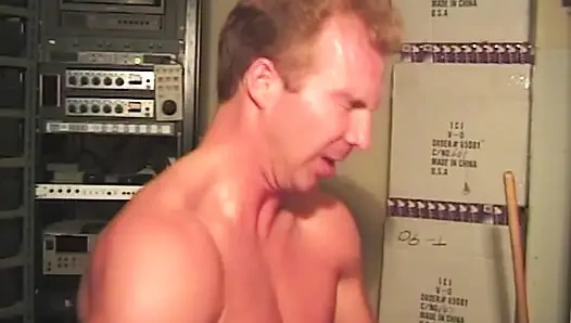 Versaute Taxifahrt mit heißer Brünetter