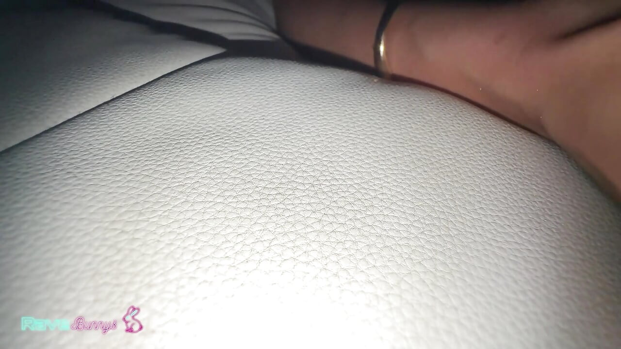 Raina Rae cavalga Brian Omally para o clímax e recebe sua carga de gozada interna!