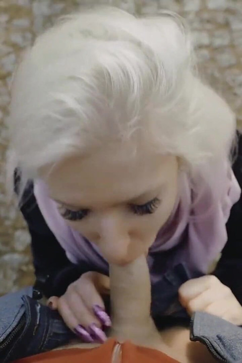 Risky Public Fuck on the Walk with Random Guy From Tinder