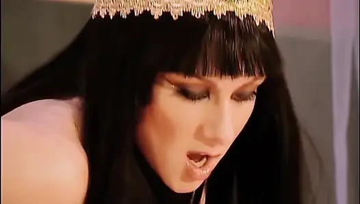 Der schöne Cleopatra fickt mit dem oberbefehlshaber der römischen truppen