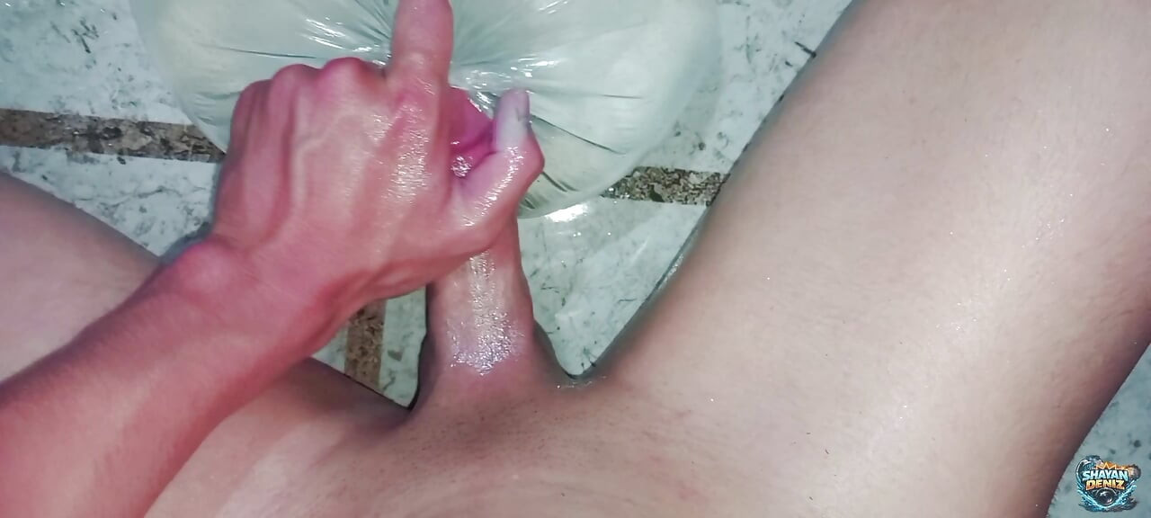 浴室獨奏預告片 意外時刻 沙揚·丹尼茲